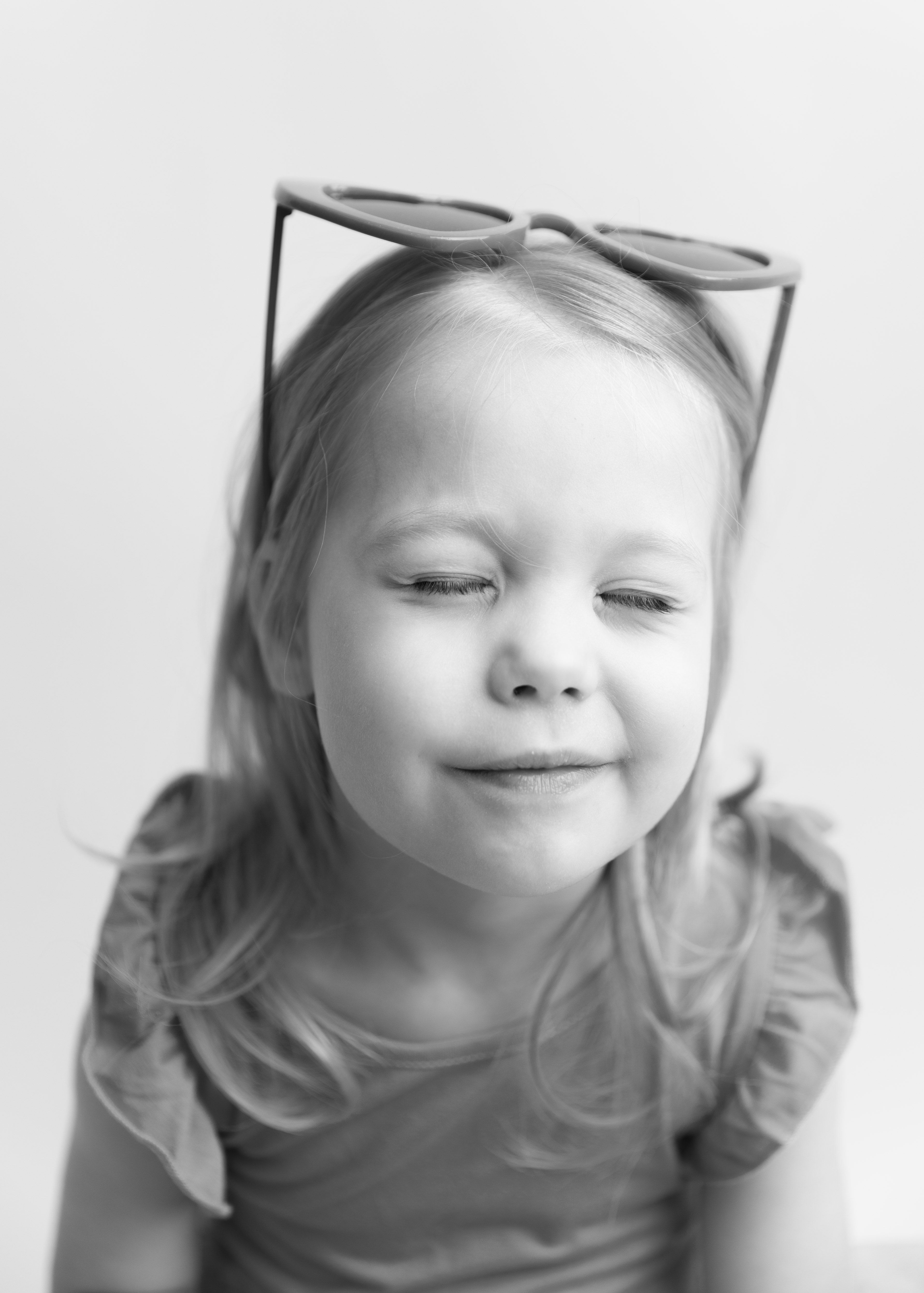 personality mini portrait little girl with heart shaped glasses