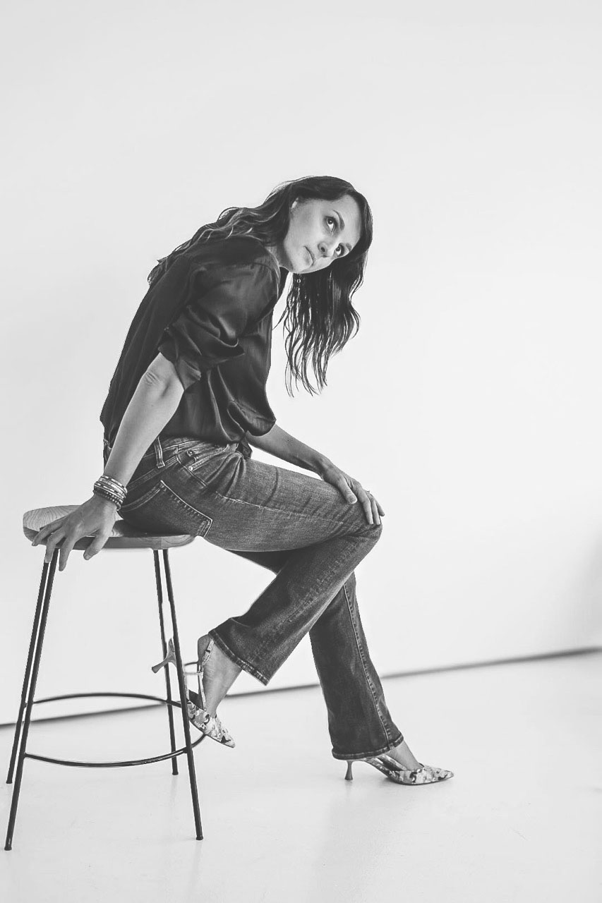 Agnes Kindberg Photographer, women posing on a bar stool, wearing heels, headshot